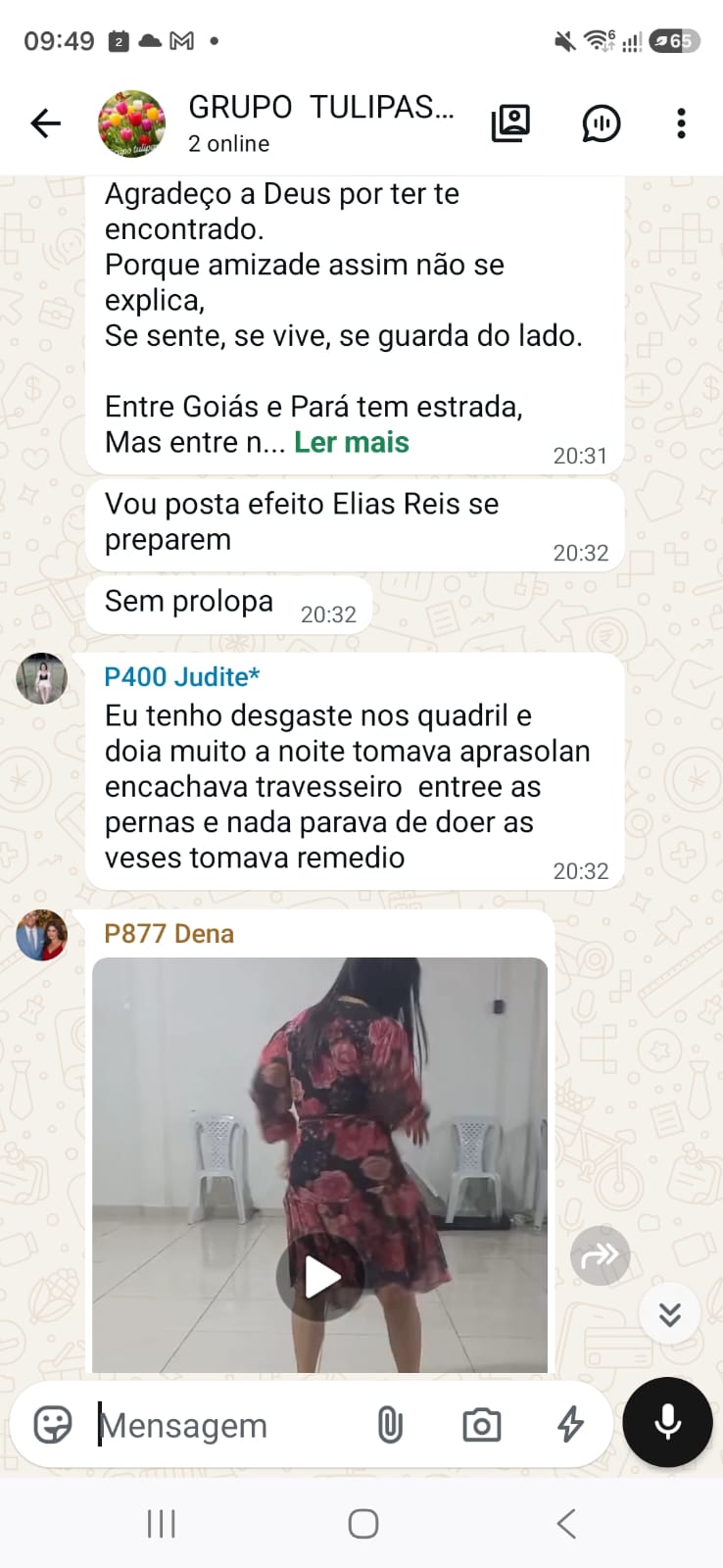 Print do grupo: Helena responde que também tinha dores terríveis no quadril e que não sente mais depois dos treinos.